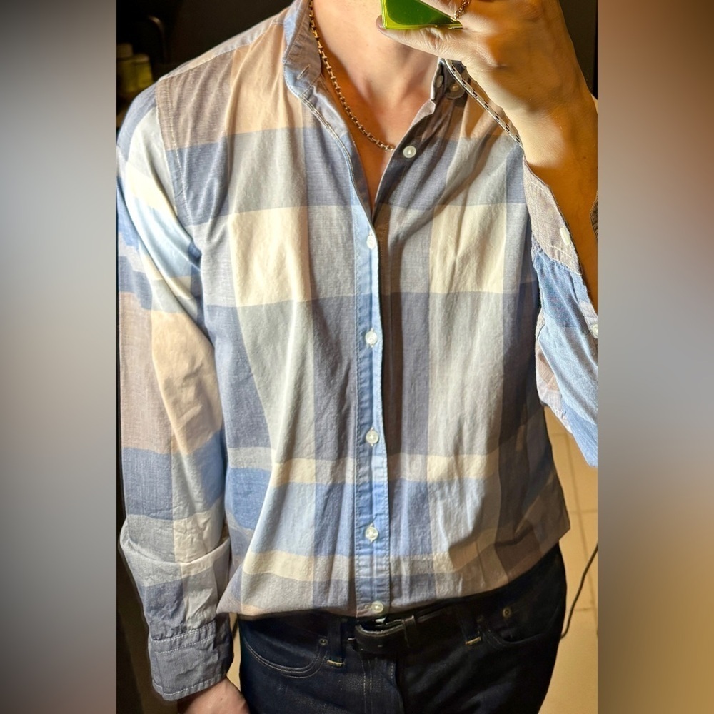 GAP light tan and light blue plaid button down size small great shape​​​​